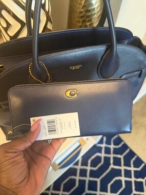 New Coach Essential Calf Leather
Slim Accordion Zip Wallet